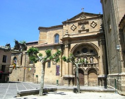 dostavěné o 150 let později už v duchu rané gotiky