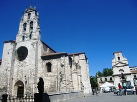 klášterem a kostelem San Lesmes