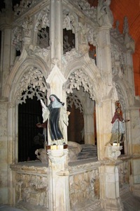 Náhrobek sv.Juana s gotickým baldachýnem