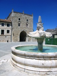 Stojí už dost daleko za městem