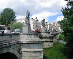 k mostu San Pablo přes řeku Arlanzón