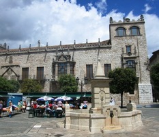 Náměstí Plaza de San Juan s palácem Casa de la Cultura,