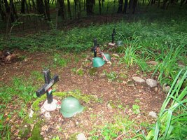 Tady u ponurých vojenských hrobů to bylo tísnivé