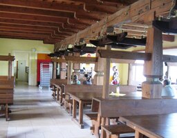 Druhý den tu snídáme s maďarskými dětmi