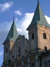 Věže mariánského chrámu zčervenaly