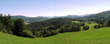 a sestoupili bludištěm cest