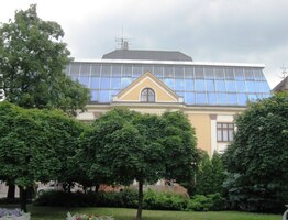 Grófské paláce tu mají skleněnou "nadstavbu",