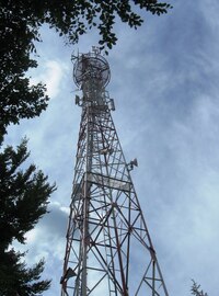 Na Bralové skale stojí tento vysílač