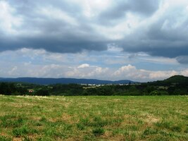 Pak pokračovala cesta polanami