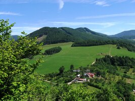 stával zde hrad, středisko kraje