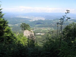 Tam vzadu nám kyne Banská Bystrica