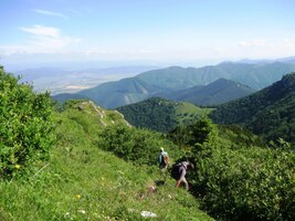 Začíná hororový sestup po kluzkém vápenci