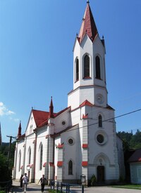 a kostel s vysokou věží