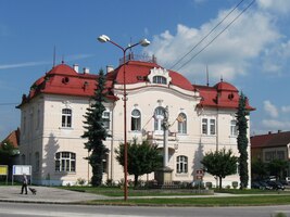 Městu vévodí tato renesančně přestavěná radnice