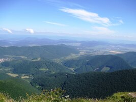Výhled je kruhový a jsou odtud vidět i sousední státy
