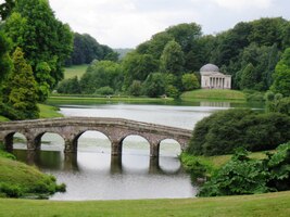 S pavilonem v pozadí je to kýč z Vilímkova kalendáře