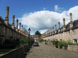 a tato "ulička" (spíše však dvůr) Vicar's Close, prý nejstarší na světě