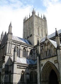 a my jsme se vydali ke stavbám v jejich okolí