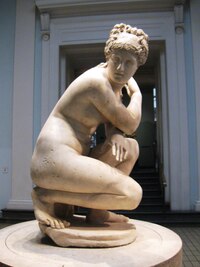 a už míříme k expozicím z antiky