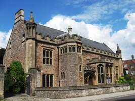 a zde budova Bishops Palace