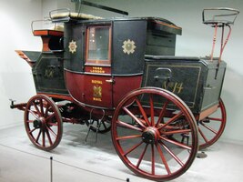 Jeden z prvních poštovních vozů