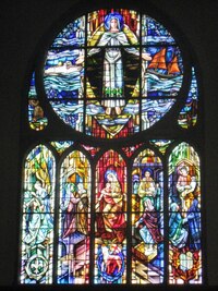 a má prostý, ale vkusný interiér