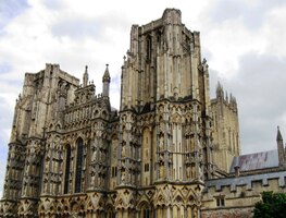 Její fasáda je tak zdobná, že vypadá jako růžičková kapusta