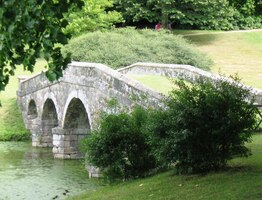 Na konci parku je tento můstek