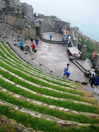 Je to divadelní amfiteátr nad mořem,