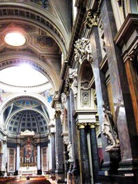 Toto je místní monstrózmí katolický kostel