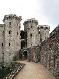 a zde z promenády kolem vodního příkopu