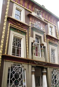 a bizarní Egyptský dům