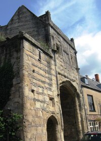 a její "opozice" na druhé straně katedrálního náměstí