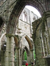 Budovalo se to tu mezi roky 1131 až 1536