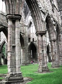 Klášter je starší,