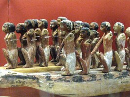 Jsou tu i sochy a sošky všeho druhu