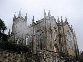Kostel St.Mary Church však působí důstojně