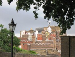 To je on, sídlo prince Charlese