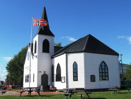 Stojí tu i norský kostelík -