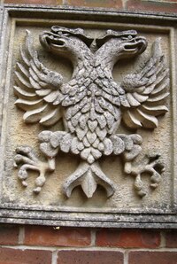 s erbem dvouhalvé orlice (že by C. und K.?)