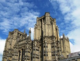 Obloha pak ozdobila věže katedrály beránky