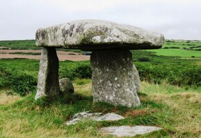A ejhle, pravé dolmeny jen kus cesta opodál!