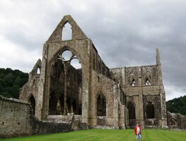 vypadasjí na první pohled nehostinně a ponuře