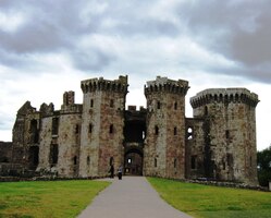 Ha, další napohled nevlídná ruina!