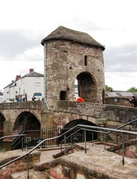 Co to mají za most v městečku Monmouth?