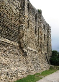 prohlídkou ruiny prastarého normanského hradu