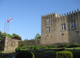 a v jeho opozici palác Paco de Marquéz