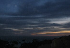 a že tam daleko v temnotách vidí a tuší svůj příští cíl...