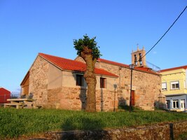 Na druhý den od kostela ve vsi Quintáns