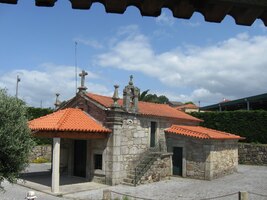 Malý kostelík Santiago za vsí Paco